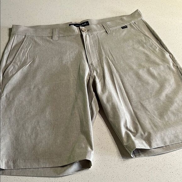 Travis Mathew Gray Flat Front Golf Shorts Size 34 - Picture 1 of 8